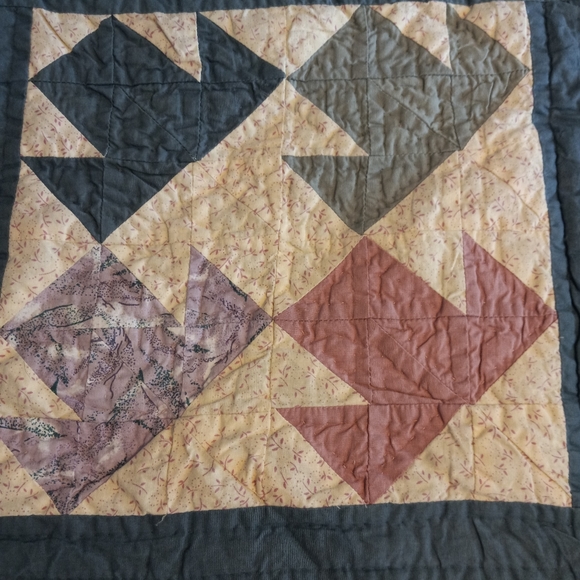 KING SIZED SAMPLER QUILT 87" × 96" - Picture 11 of 16